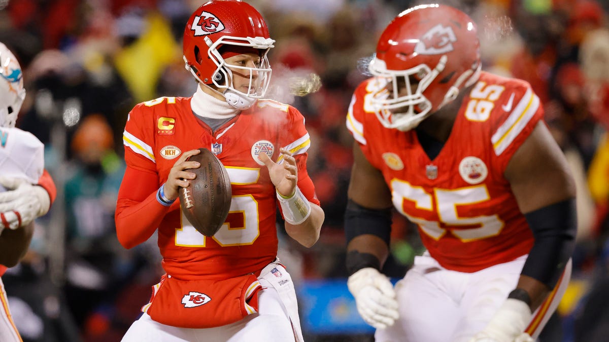 Patrick Mahomes reacts to Trey Smith’s 4-year, $94m mega-deal with the Kansas City Chiefs