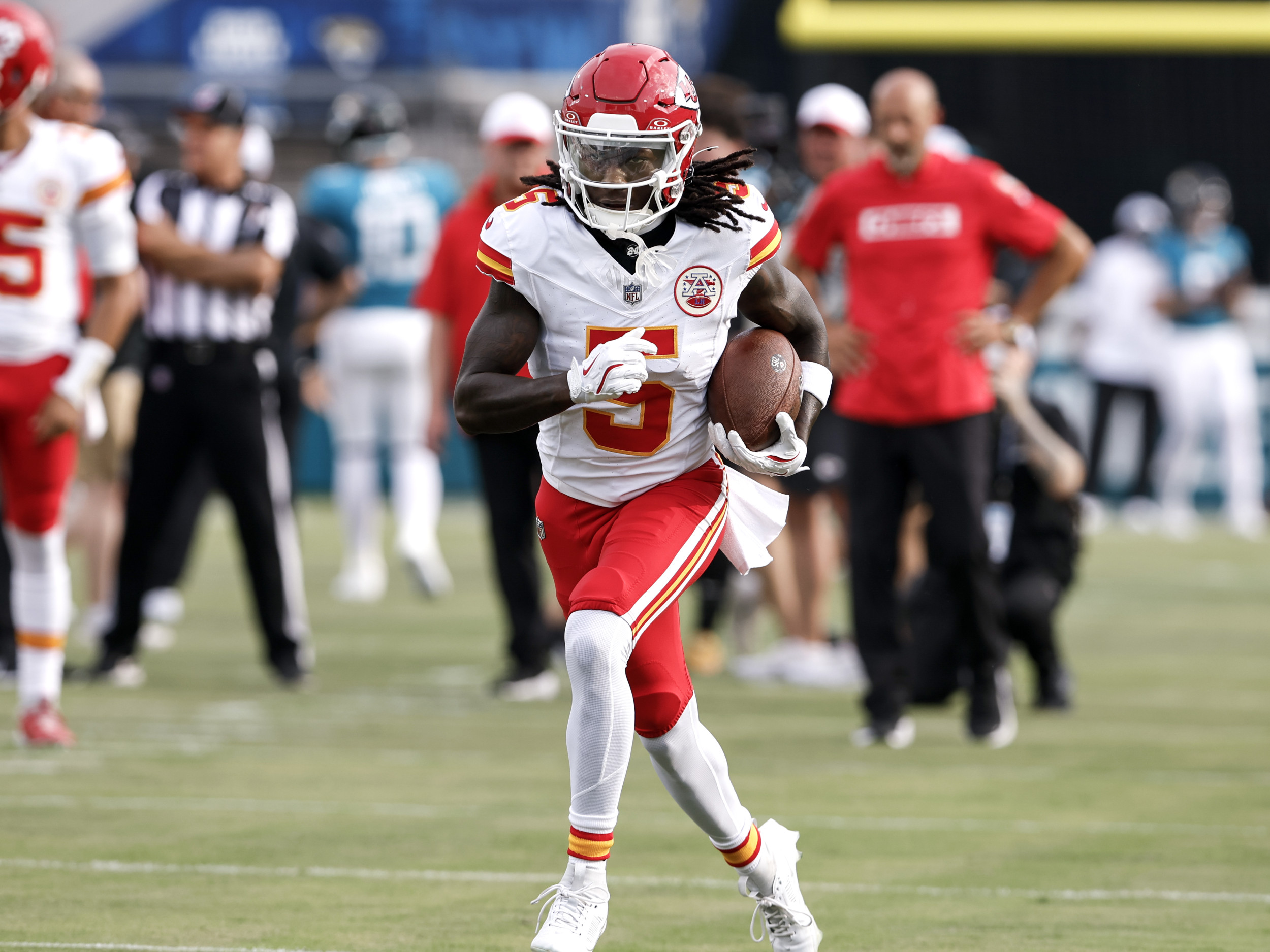 Chiefs’ Hollywood Brown Exits Practice on Cart With Apparent Injury
