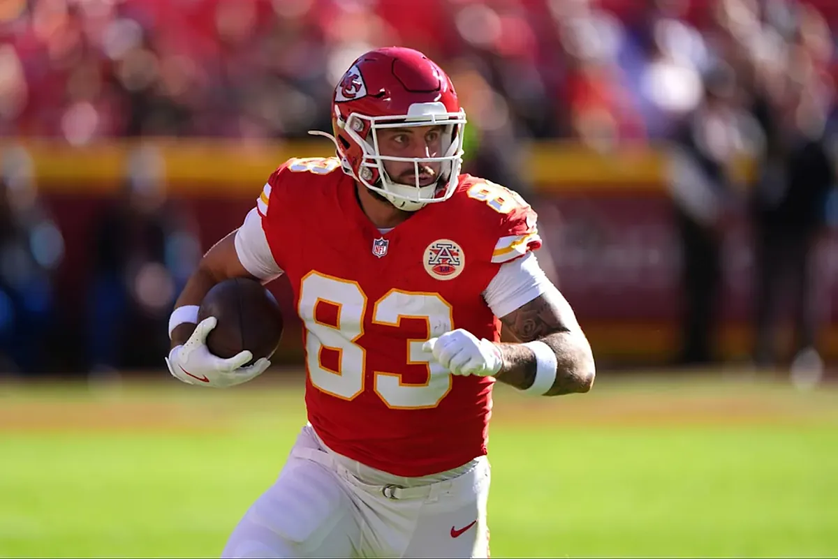 Noah Gray follows in the footsteps of Travis Kelce on the Chiefs… and his brother Jason off the field